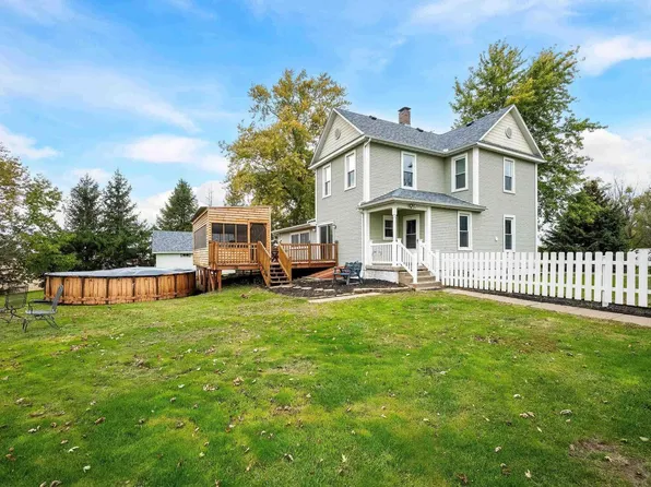 18111 42nd St W, Milan, IL 61264