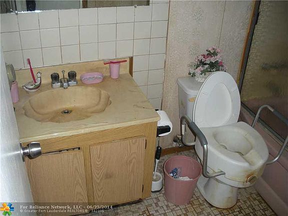 5th image of 1439 NE 28th Ct