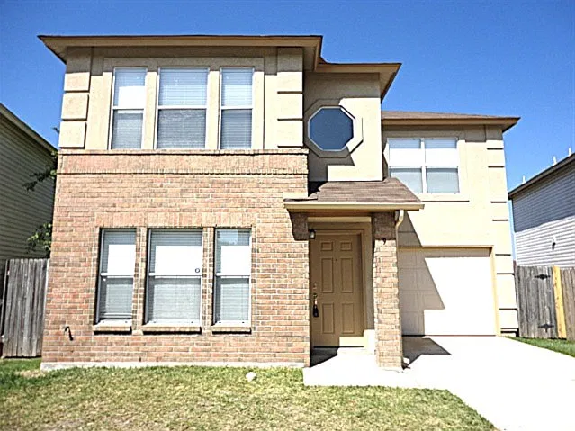 3 bed, 2.5 bath, 1650 sqft, $1,735 — Photo 1