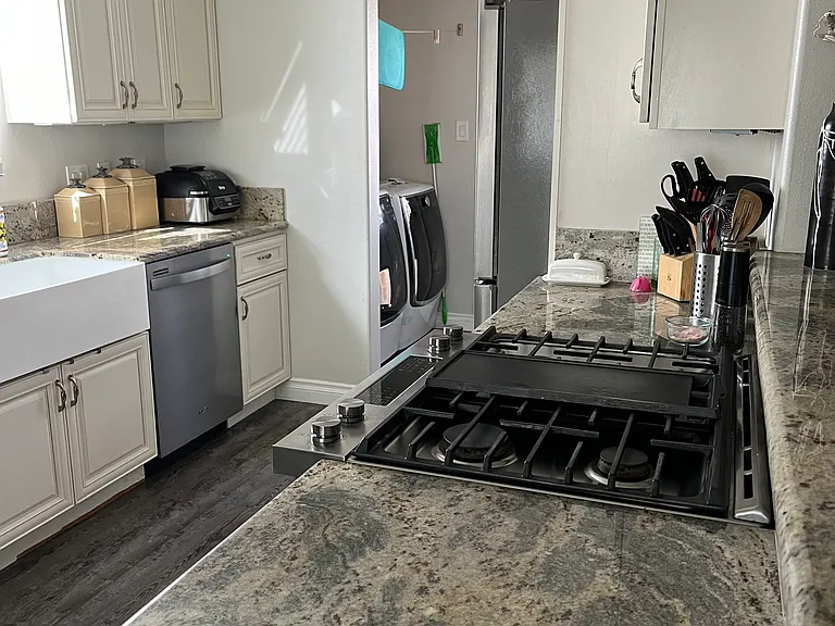 2825 Frankel St — Photo 10