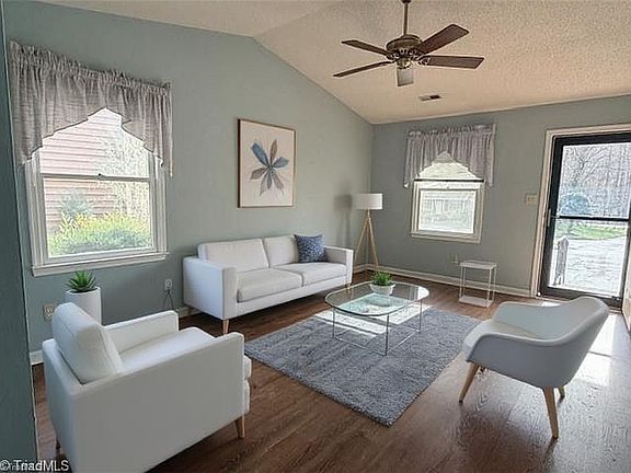 5th image of 626 Rock Garden Cir