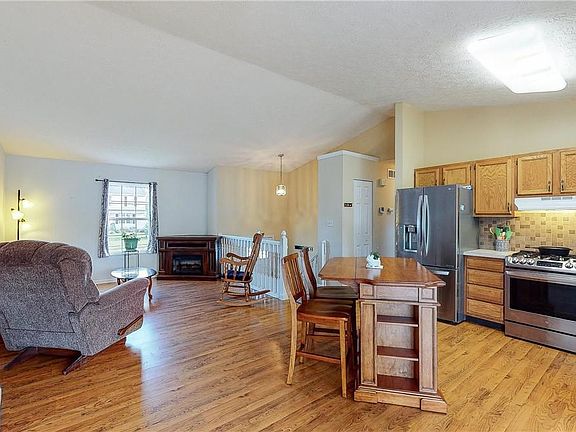 3rd image of 673 W Lake St