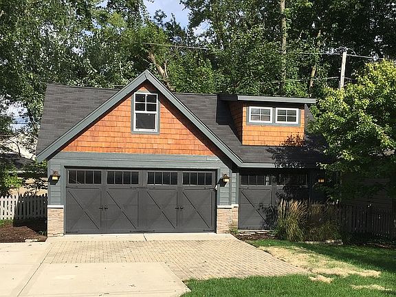660 Sq Ft Garage w/ 2nd Flr