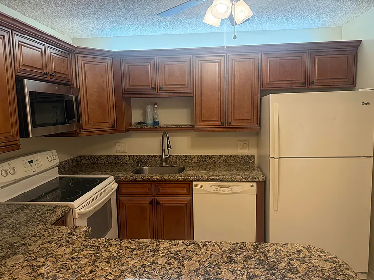 211 Pine Hov Cir #D-2 — Photo 9
