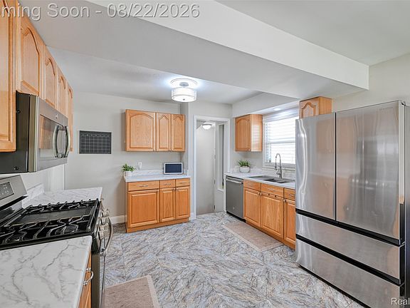 2nd image of 931 Garden St