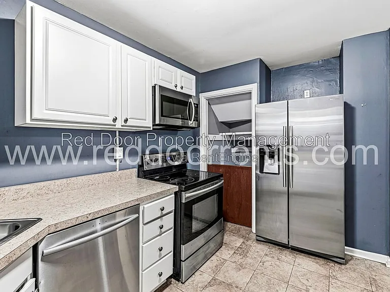 129 E 49th St — Photo 5