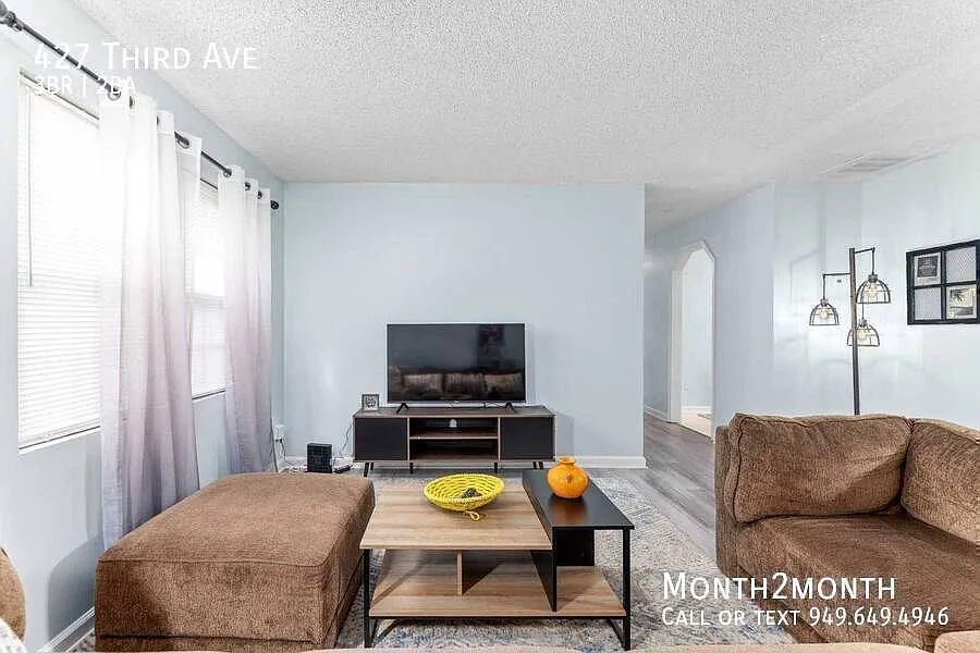 Cozy Haven on Third Ave — Photo 3