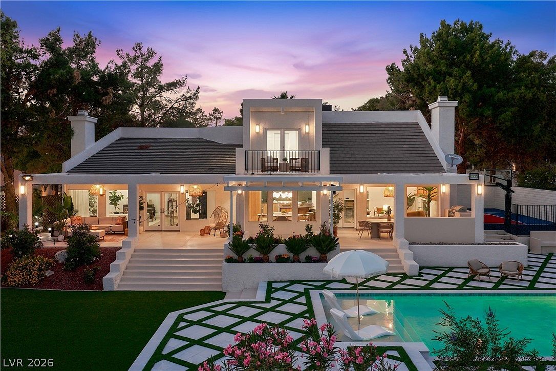 3003 La Mesa Dr