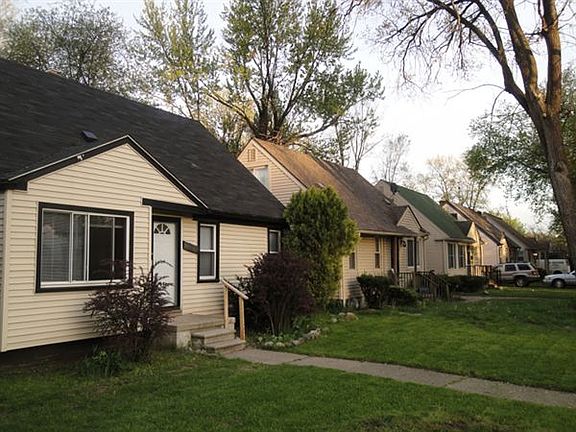 Front of House & Neighborhood