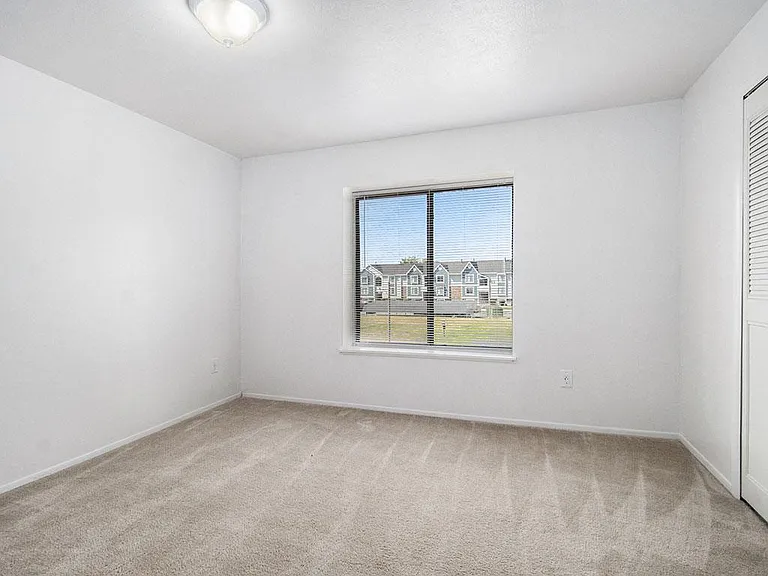 Hurwich Farms Apartments — Photo 64