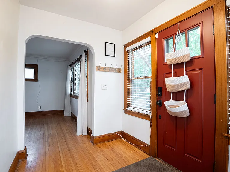 4142 Sheridan Ave N — Photo 2