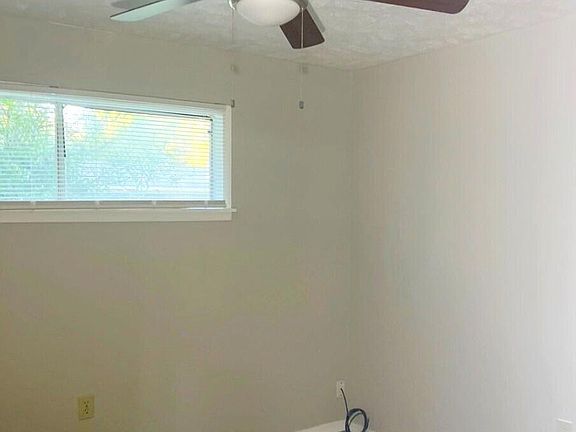 5th image of 3323 Longwood Dr