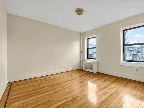 402 Bayridge Parkway image 7 of 11