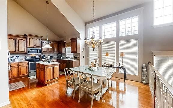 5th image of 4407 Kensington Dr
