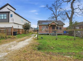 122 Amundsen St, Houston, TX 77009