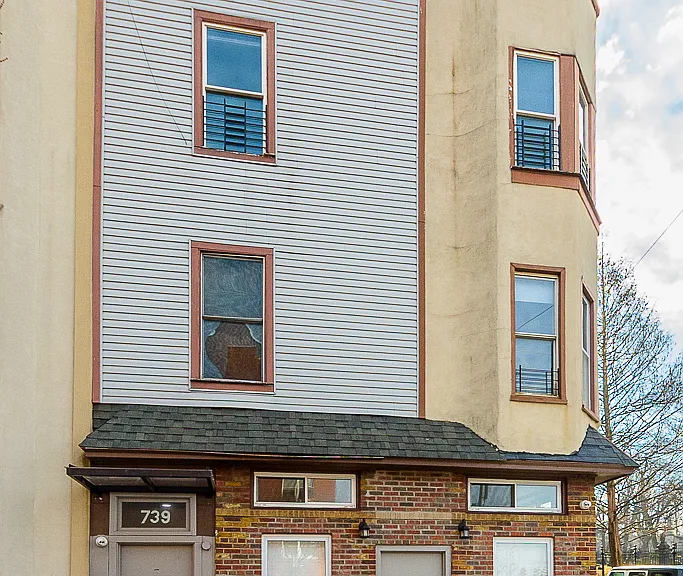 739 6th Ave #2R — Photo 9