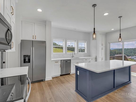 3rd image of 426 Fieldstone Way Way