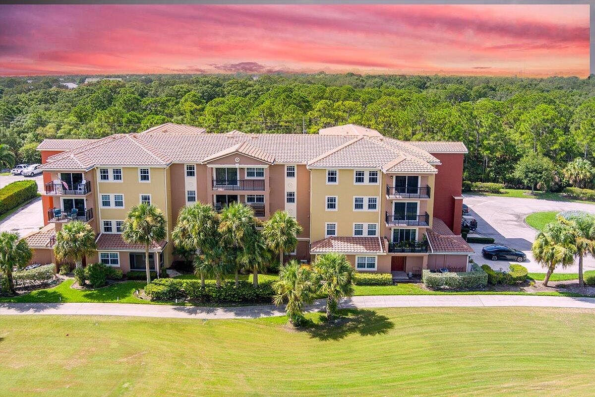 4190 Gator Greens Way #Ph-2