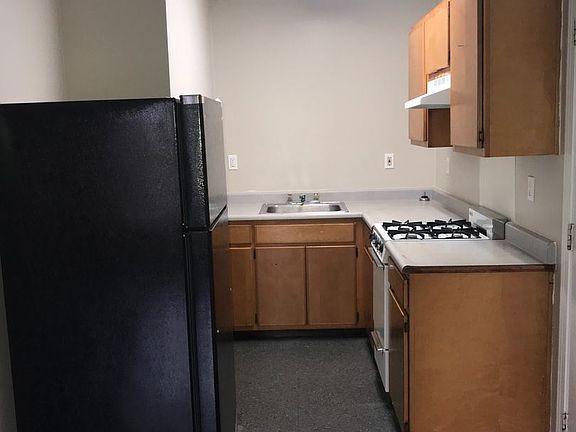 3rd image of 1716 W Oak St APT 1