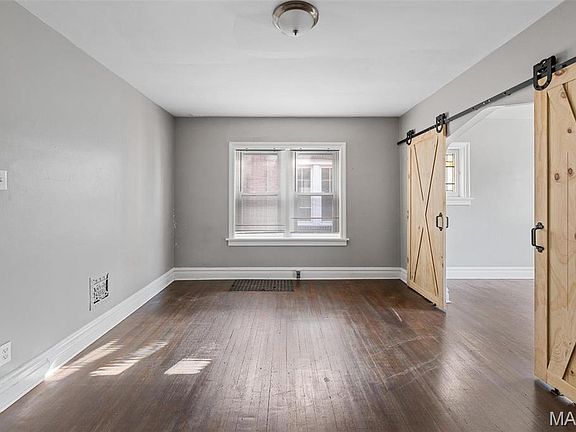 2nd image of 4263 Norfolk Ave #2W