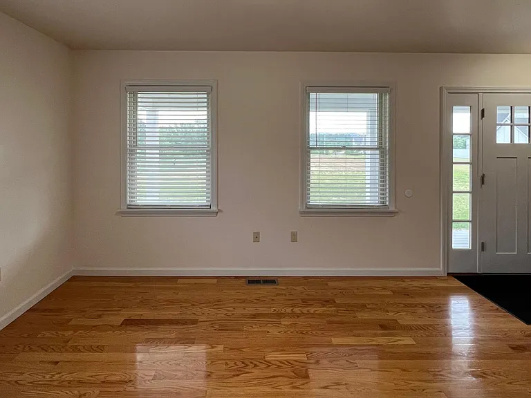 100 N Maple St — Photo 34
