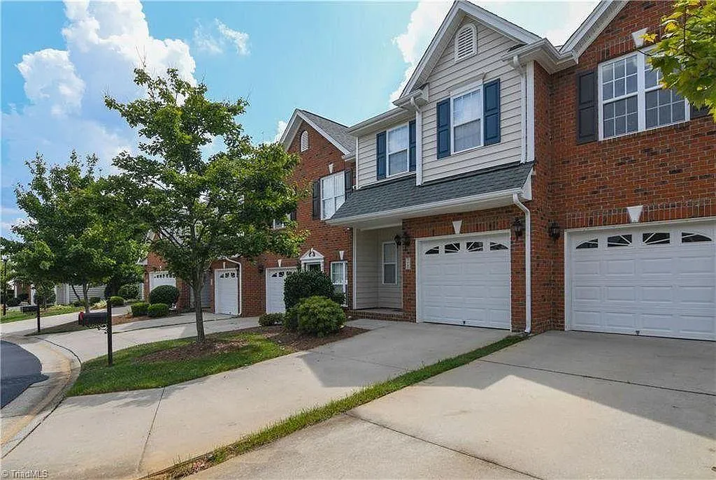 3 bed, 2.5 bath, 1448 sqft, $1,850 — Photo 2