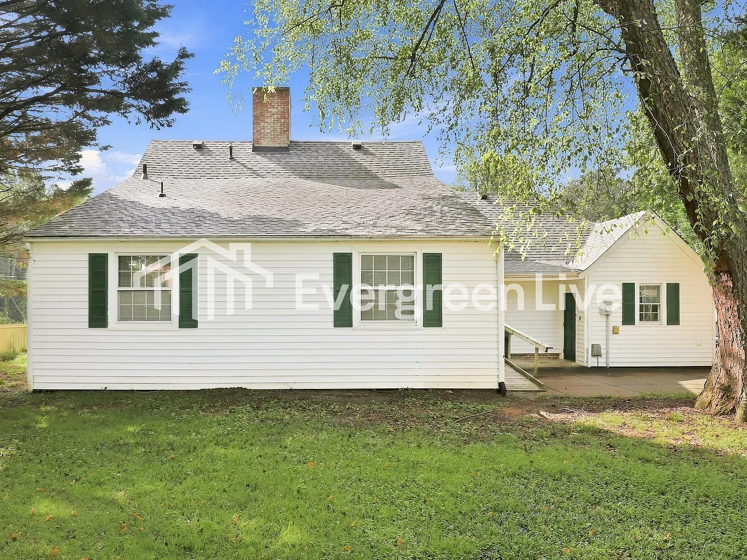 3 bed, 2.0 bath, 1916 sqft, $1,545 — Photo 2