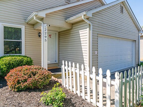 4th image of 2295 Fernwood Ave