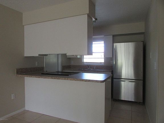 5th image of 474 Coral Ave SE