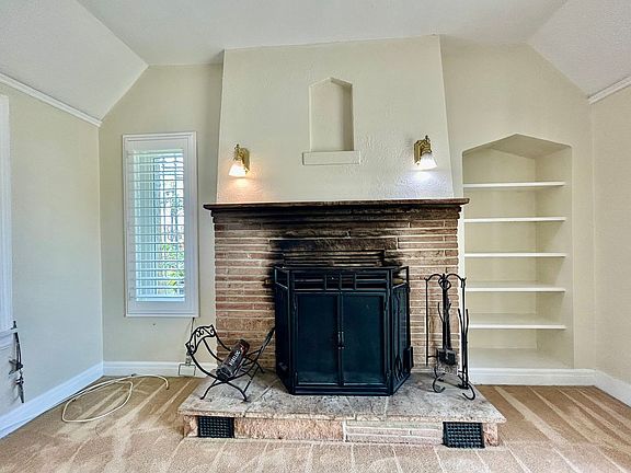4th image of 2059 W 78th St