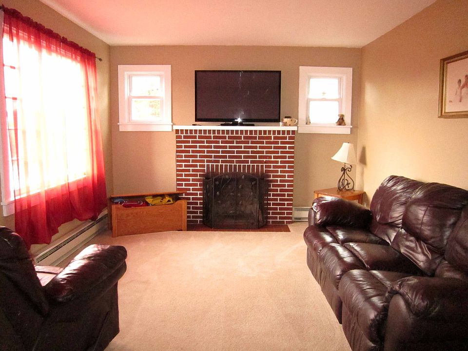 2nd image of 208 E Main St