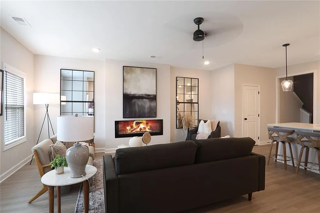 3 bed, 2.5 bath, 1615 sqft, $2,500 — Photo 2