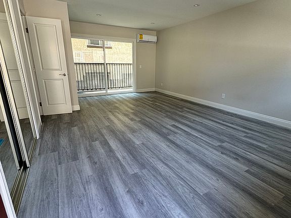 4th image of 916 S Marguerita Ave #C