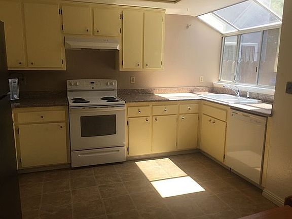 2nd image of 212 Shoreline Dr