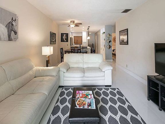 4th image of 664 SE 20th Ave APT 22