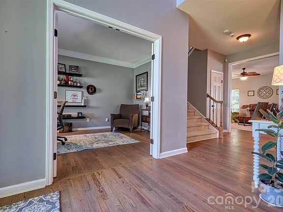 4th image of 216 Choate Ave
