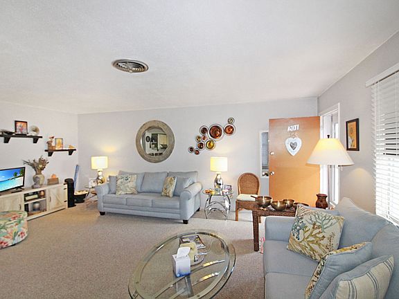 4th image of 201 Park Apts 220 Park Blvd N