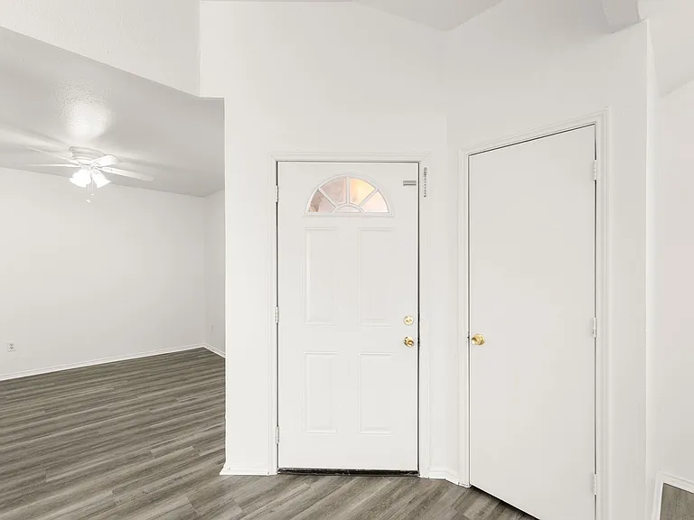 3709 Martha Ln — Photo 4