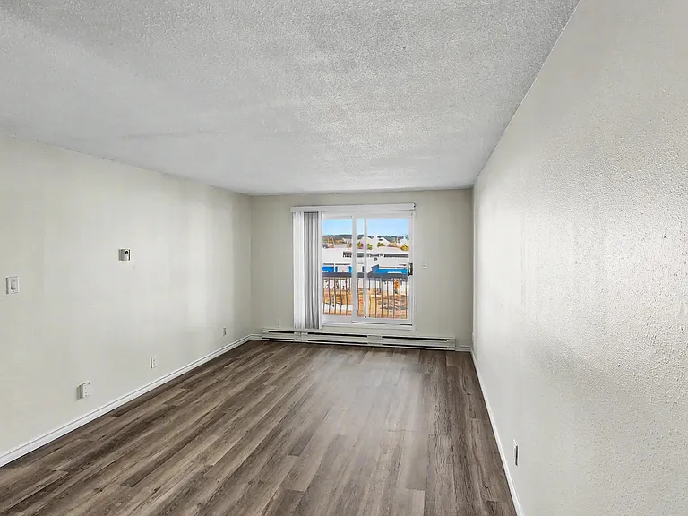 4001 Enemark Cres — Photo 10