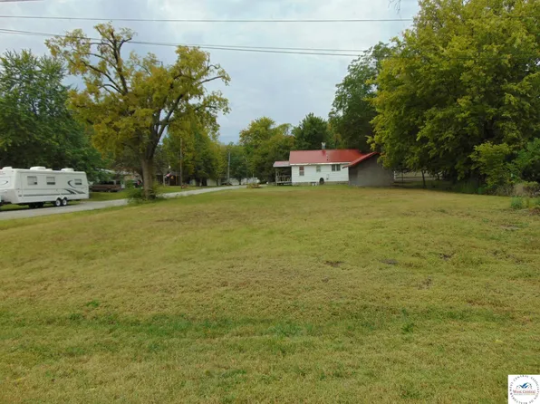 305 E Elm St, Clinton, MO 64735