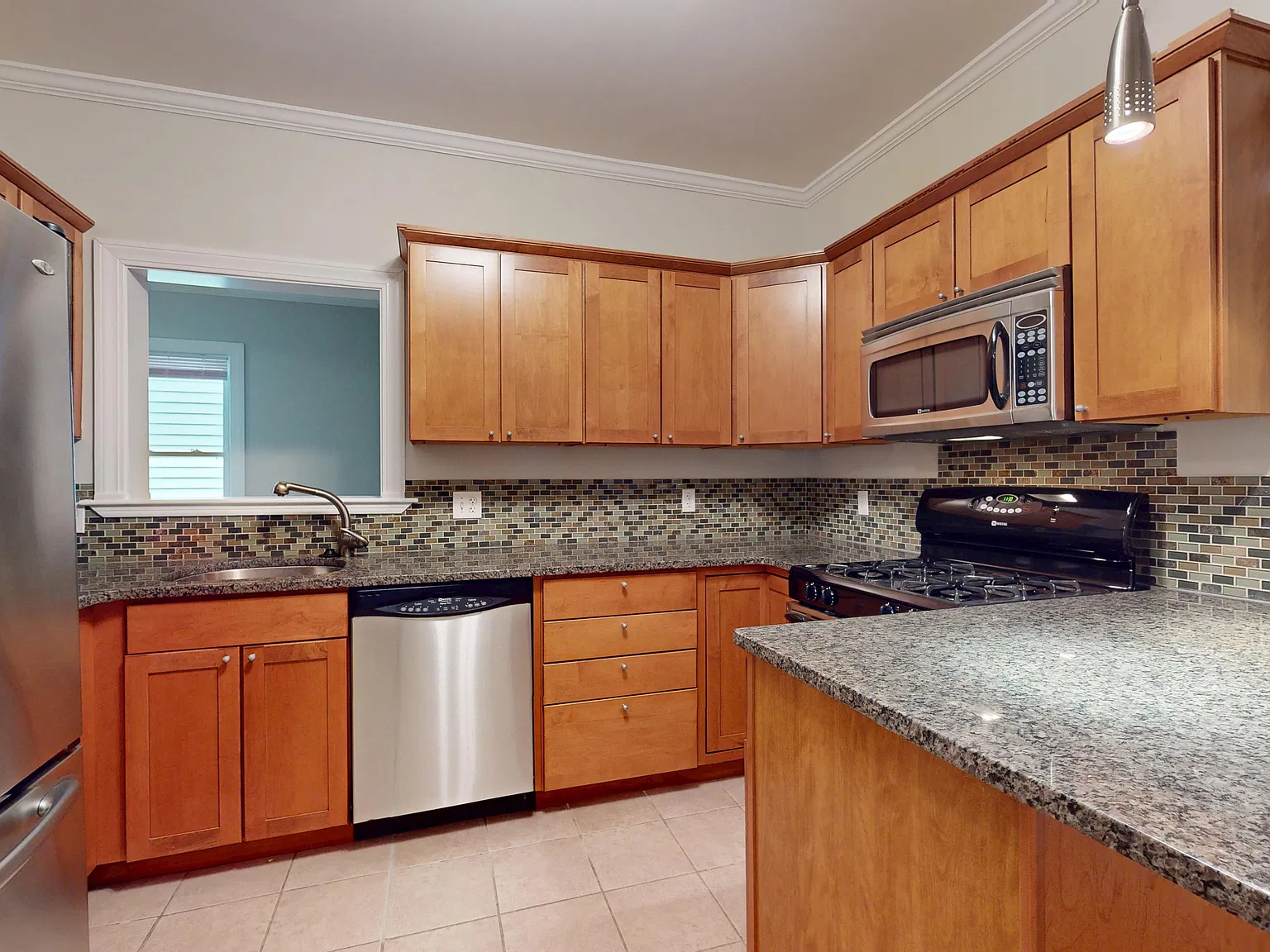 4 bed, 2000 sqft, $6,800 — Photo 1