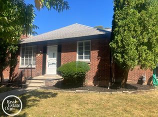 1420 Anita Ave, Grosse Pointe Woods, MI 48236