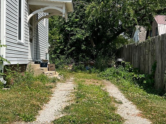 3rd image of 514 S Walnut St