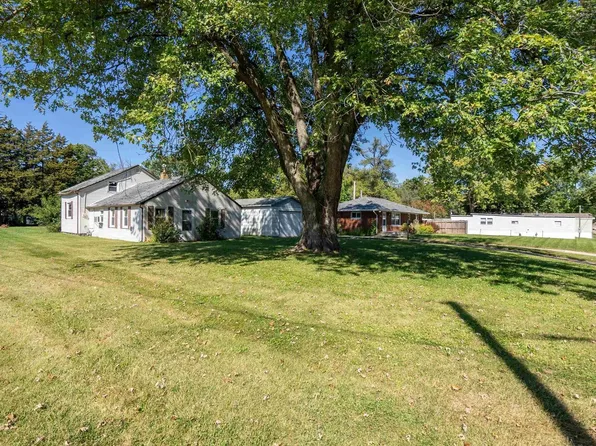 4367 11th St, East Moline, IL 61244
