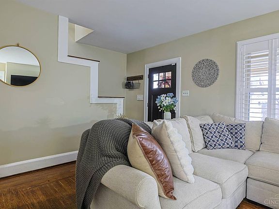 5th image of 3439 Pape Ave