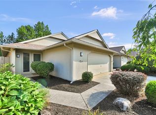 21648 Oak Bark Trl, Strongsville, OH