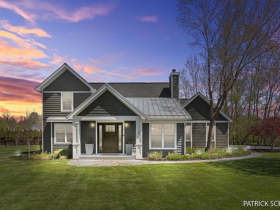 3rd image of 728 Wilderness Rdg