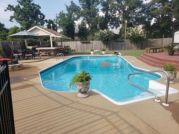 2nd image of 3933 Beardsley Dr