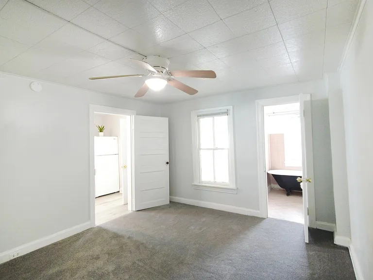 216-218 W Wilson Blvd #2W — Photo 4