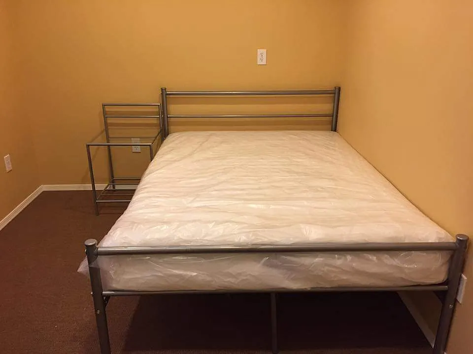 8 bed, $700 — Photo 2